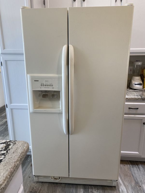 Kenmore Coldspot refrigerator. Very good condition. First 150 takes it