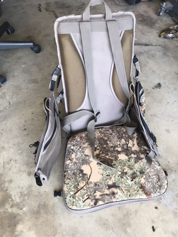 Coyote hunting chair / backpack for Sale in Murrieta, CA - OfferUp