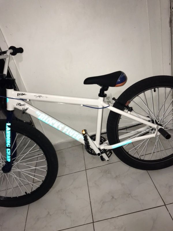 Se Blocks Flyer White for Sale in Miami, FL OfferUp