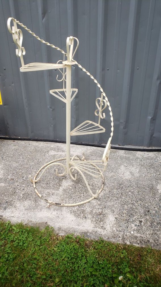 Antique spiral plant stand,metal for Sale in Edmonds, WA OfferUp