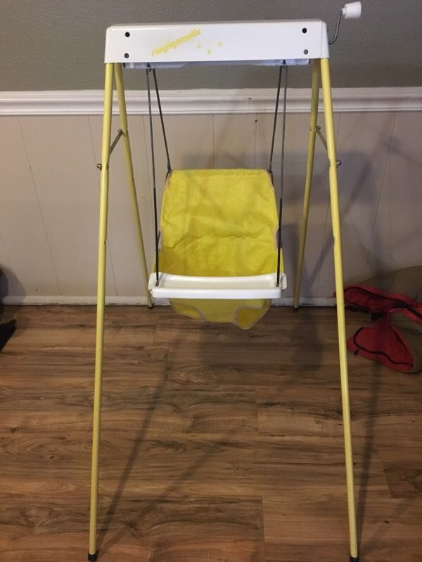 Hand crank baby swing swyngomatic for Sale in Grand Prairie, TX OfferUp