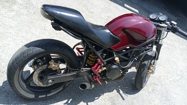 2001 ducati monster 750