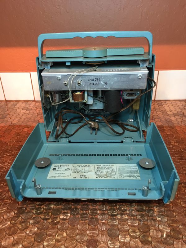 Vintage 1956 RCA VICTOR GlobeTrotter Superheterodyne model 7BX8L tube