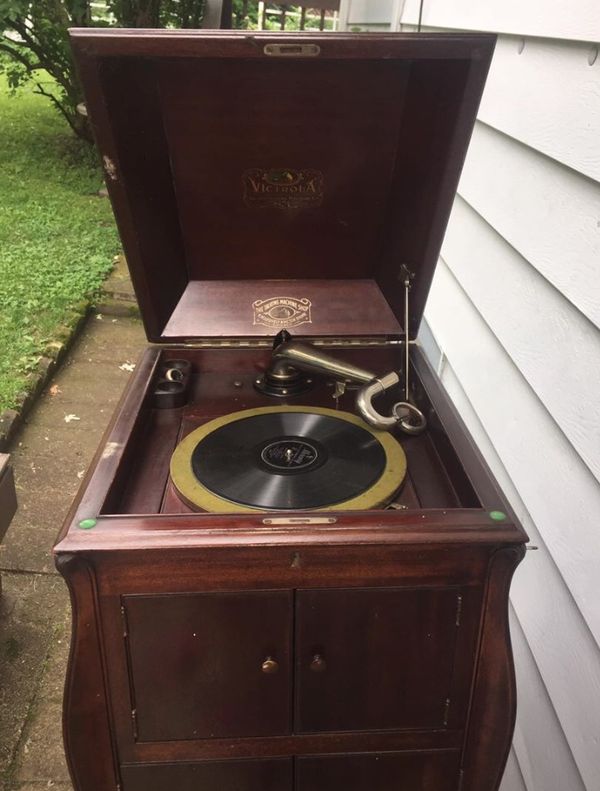 antique-vintage-cabinet-1904-victrola-phonograph-record-player-needs