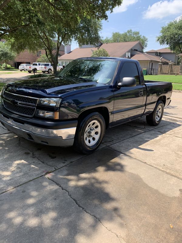 2005 Chevy Silverado Single Cab Short Bed V6 SUPER CLEAN COLD AC For