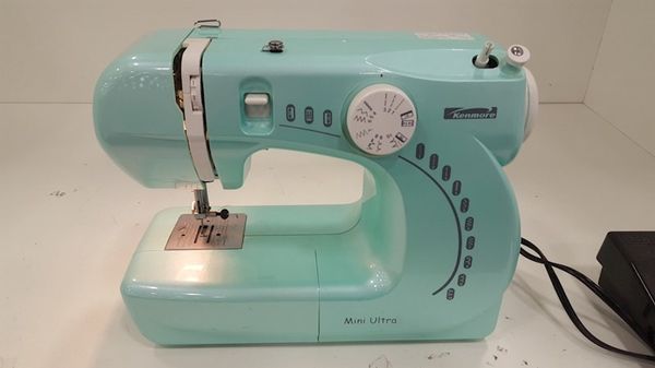 Kenmore Mini ultra sewing machine 17 stitching functions 6 built in