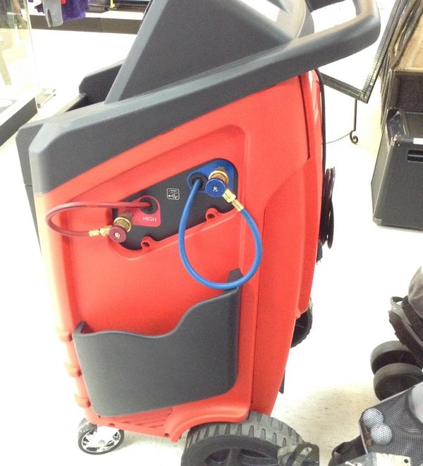 Near Mint SnapOn EEAC331 Polartek Plus Air Conditioning A/C Machine