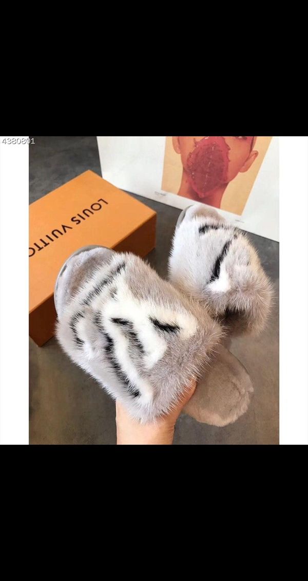 Stylish Louis Vuitton Fuzzy Slippers! for Sale in Houston, TX - OfferUp