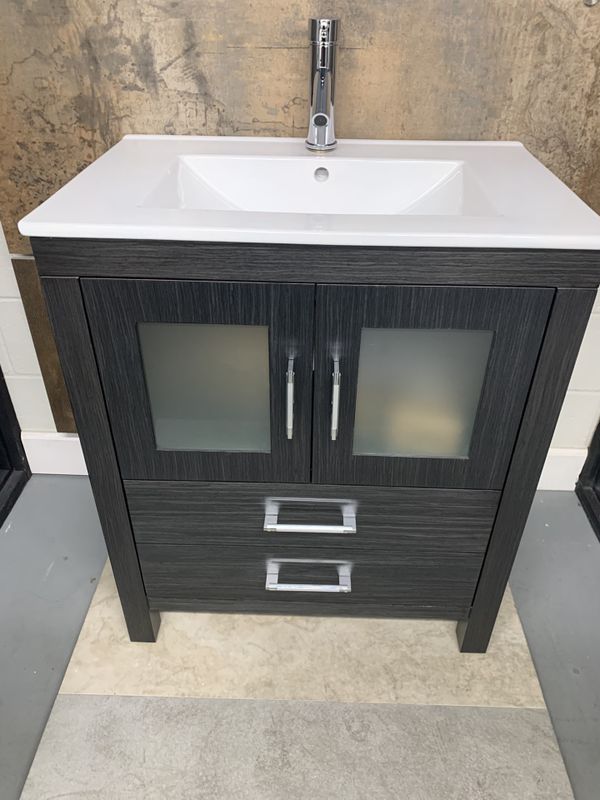 28” bathroom vanity for Sale in Los Angeles, CA OfferUp