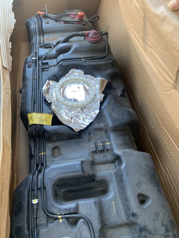 Toyota tundra 07-12 38 gallons oem upgrade gas tank for Sale in Gardena