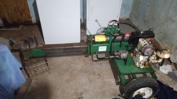 Mighty Mac log splitter for Sale in Gloversville, NY - OfferUp