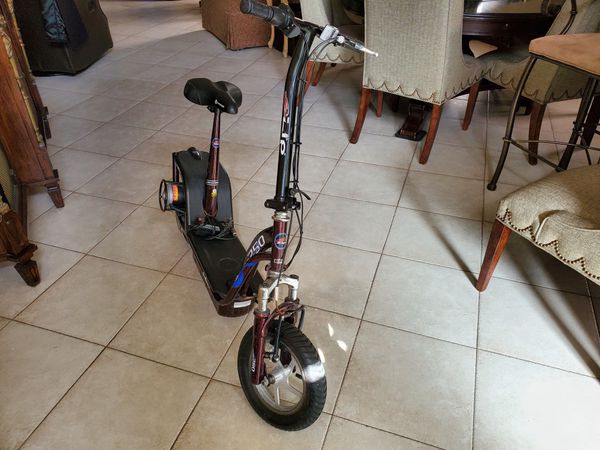 Ezip-750 Electric scooter with new batteries for Sale in Miami Gardens