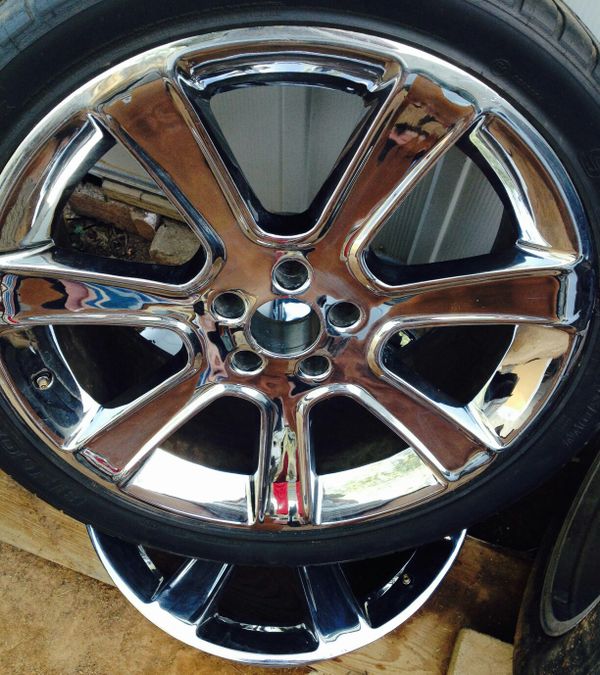 Pair of Authentic 20" inch Chrome Saleen Wheels with staggered tires