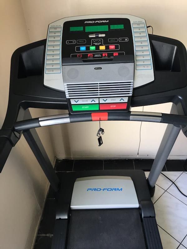 Pro-form 600 LT Treadmill for Sale in Garden Grove, CA - OfferUp