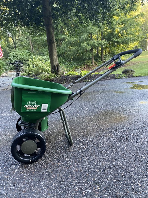 Scott’s Fertilizer Push Spreader for Sale in Cheshire, CT OfferUp