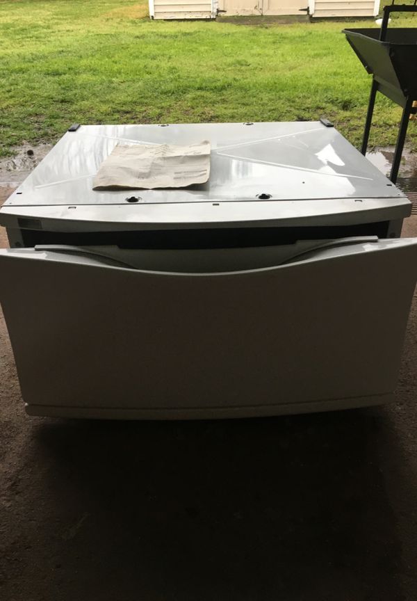 KENMORE ELITE Pedestal for Washer/Dryer (27”Wx25”Dx15”H) for Sale in