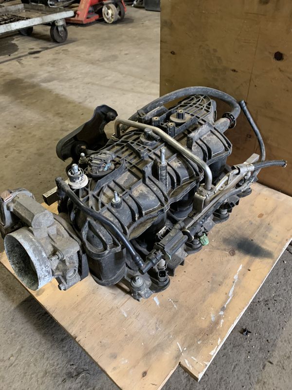 20072013 Chevy Silverado 1500 Intake Manifold 5.3L for Sale in Houston