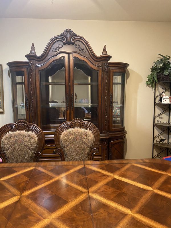 Used Formal Dining Room Set (Or best offer) for Sale in North Las Vegas