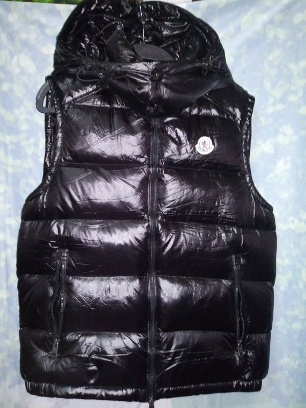 Moncler vest maya size M for Sale in New York, NY - OfferUp