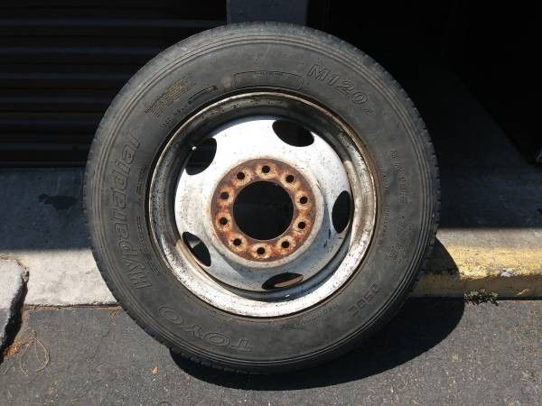 19.5 inch steel medium duty truck rim and tire. 10 lug, chevy or gmc