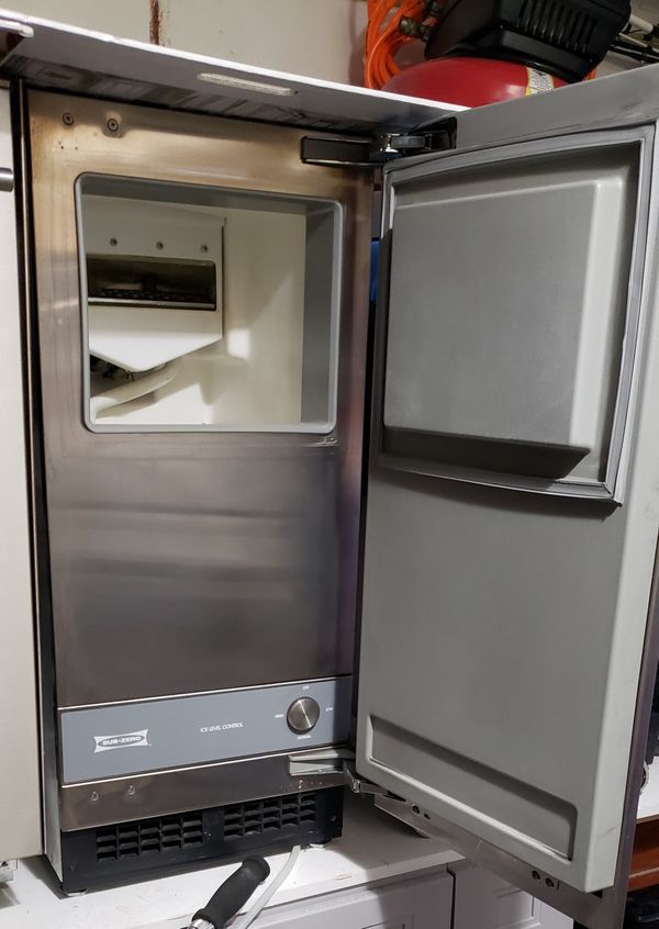 SubZero 15" Undercounter Ice Machine Maker UC15IP for Sale in Fort
