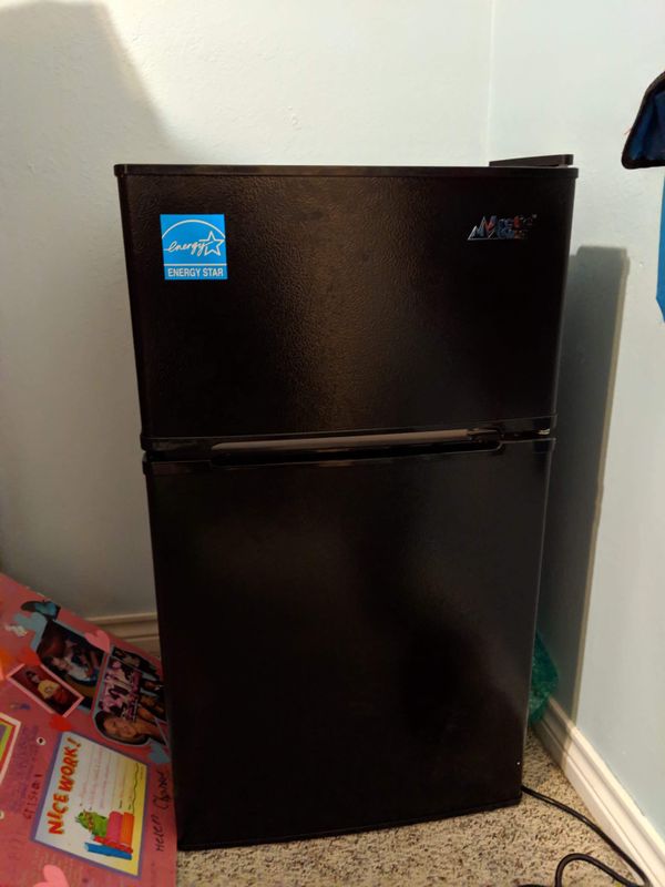 arctic-king-mini-fridge-w-freezer-for-sale-in-molalla-or-offerup