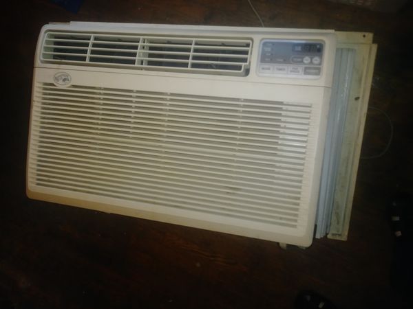 Hampton Bay 12000 BTU air conditioner for Sale in North Branch, MI