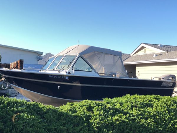 03 boulton sea skiff 24’ with trailer. air seats 2 beach