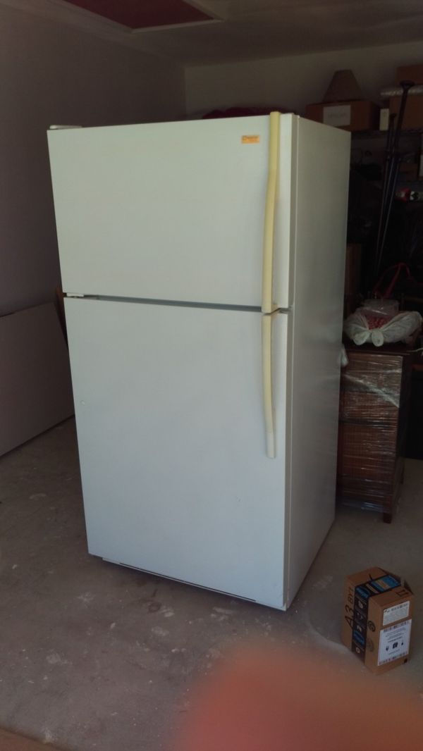 Maytag Performa Refrigerator 20.8 cu. ft. for Sale in Long Beach, CA