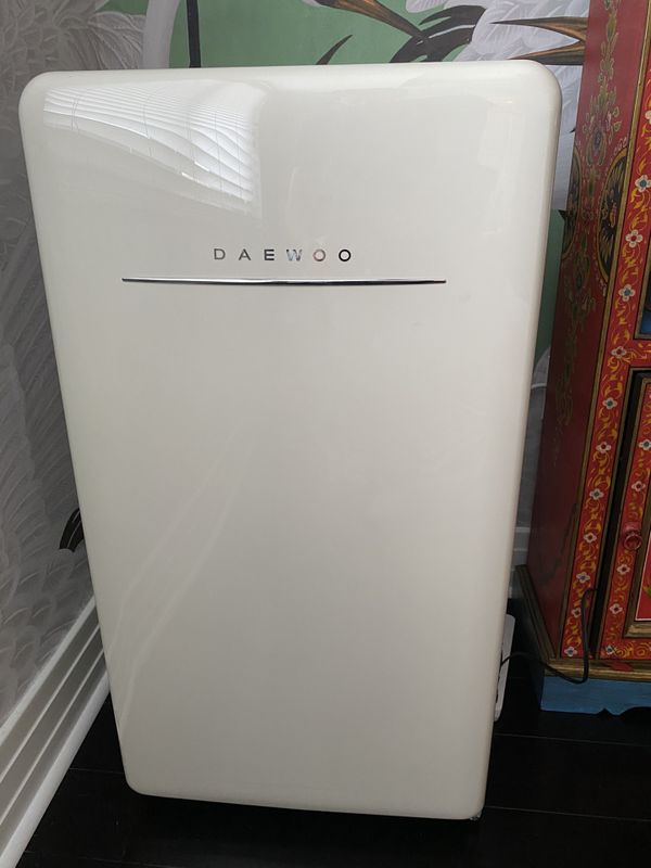 Daewoo retro compact fridge brand new (4.4 cu ft) for Sale in Tampa, FL OfferUp