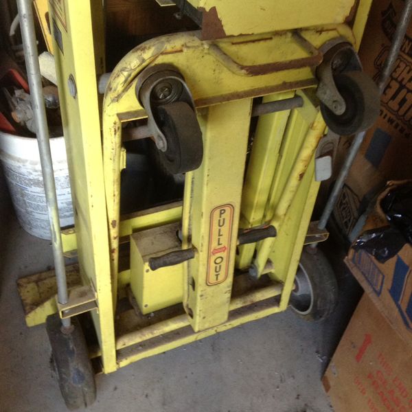 QWIKLIFT ELECTRIC POWERED STAIR CLIMBER APPLIANCE DOLLY HAND TRUCK