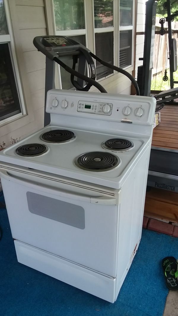 GE 4 burner 220V Electric Range stove with automatic oven for Sale in