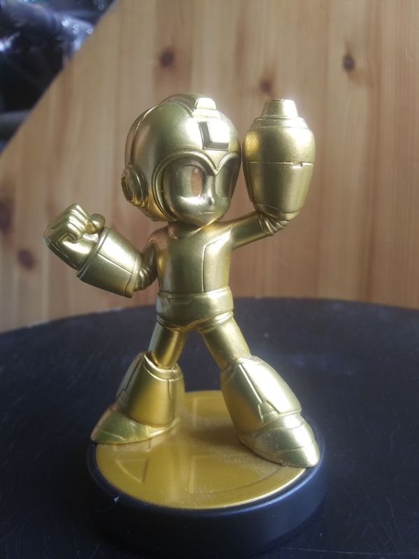 mega man 11 gold amiibo