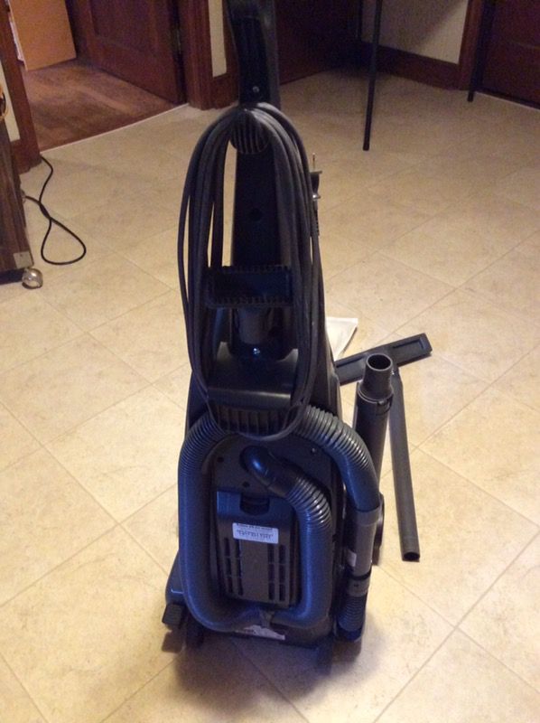 Kenmore Progressive Upright Vacuum / 5 Hepa Filter Bags for Sale in Greensboro, NC OfferUp