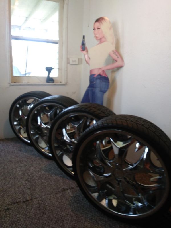 24 inch rim & tires 5 lug universal fit gmc for Sale in East Saint