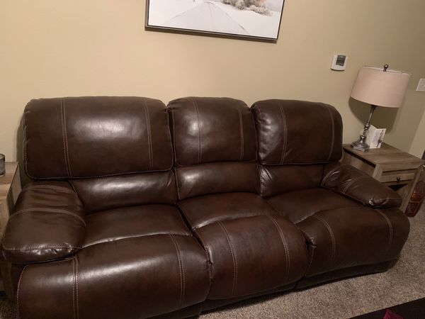 Kittles Couch In Chocolate Brown Leather For Terre Haute Offerup