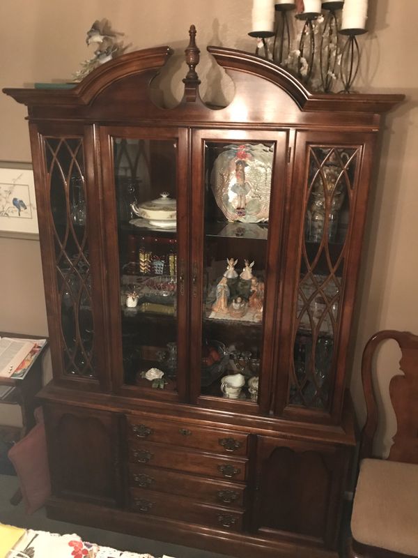 Thomasville Dining Rm set8 chairs, China Hutch & Base, table w/2