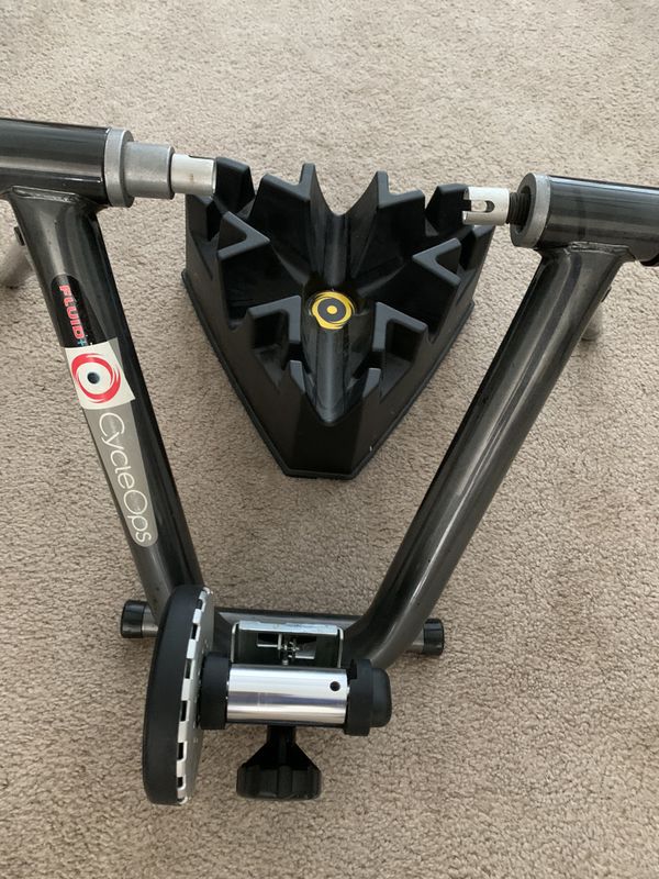 Cycleops magnetic bike trainer + front wheel riser block for Sale in