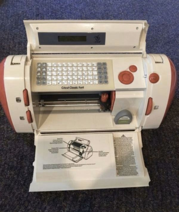 CRICKET CUTTER MACHINE GENTLY USED CRV001 for Sale in Kent, WA OfferUp