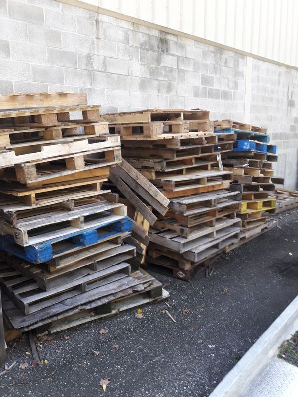 Free wood/pallets for Sale in Brookfield, CT - OfferUp