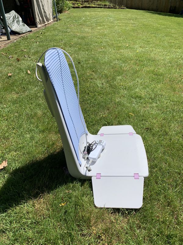 Archimedes by Mangar bath tub lift chair for Sale in Vancouver, WA