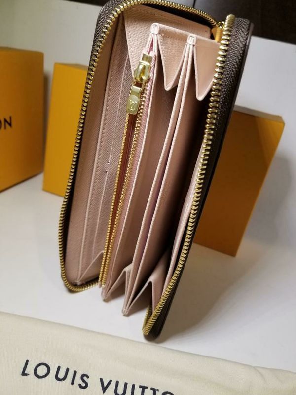 Louis Vuitton Monogram Zippy Wallet PINK Interior for Sale in Queens, NY - OfferUp