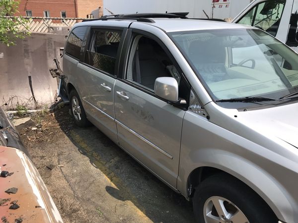2010 Dodge caravan parts for Sale in Carol Stream, IL - OfferUp