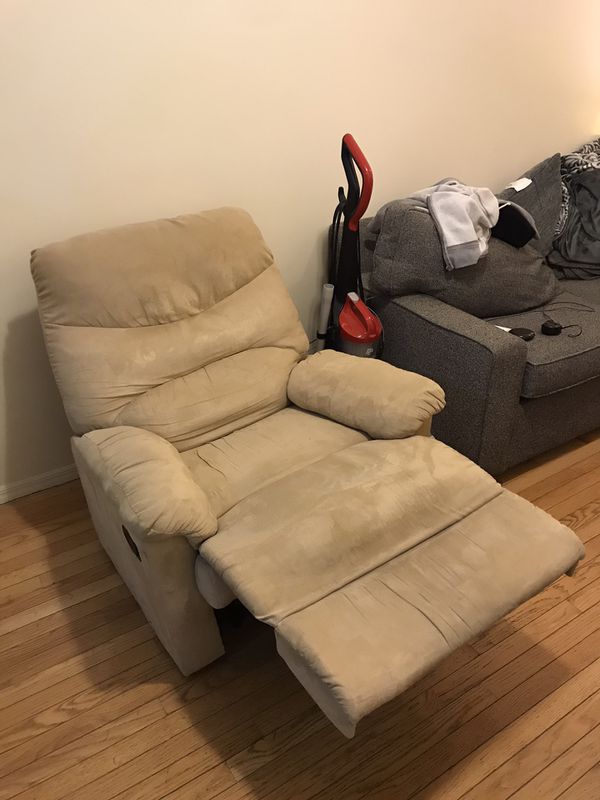 Big Comfy Recliner Chair! for Sale in Brooklyn, NY - OfferUp