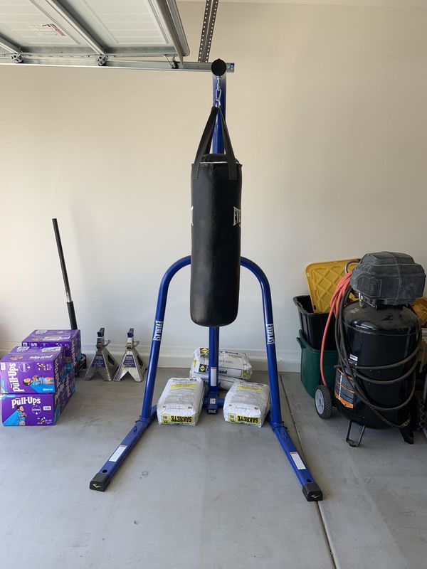 Almost new punching bag and stand with sand bags for Sale in Tolleson, AZ - OfferUp
