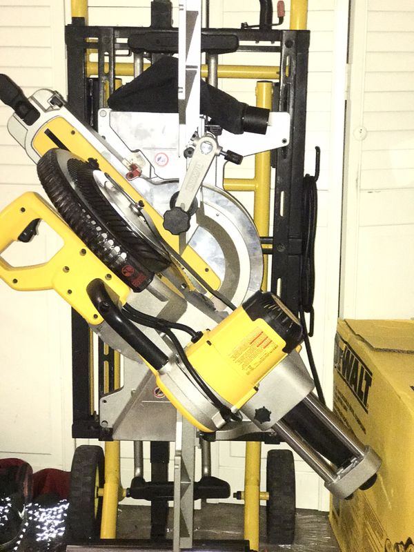 Dewalt miter saw (779) brand new only used for 2 cuts included 92 teeth