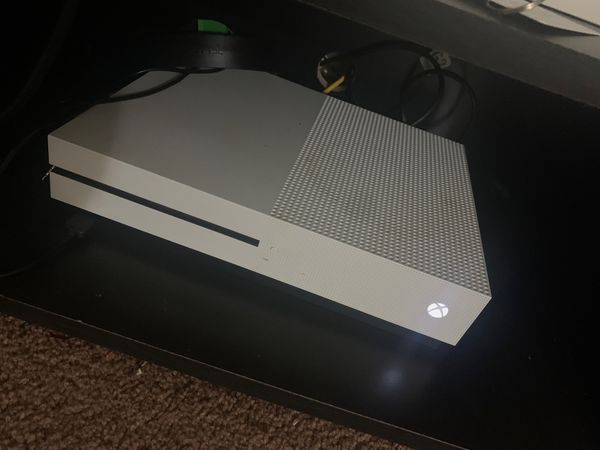 Xbox 1s 500g for Sale in Willoughby, OH - OfferUp