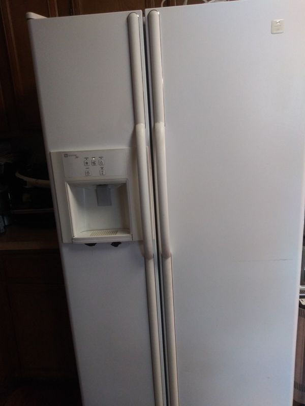 Maytag Plus Side by Side refrigerator for Sale in Grand Prairie, TX