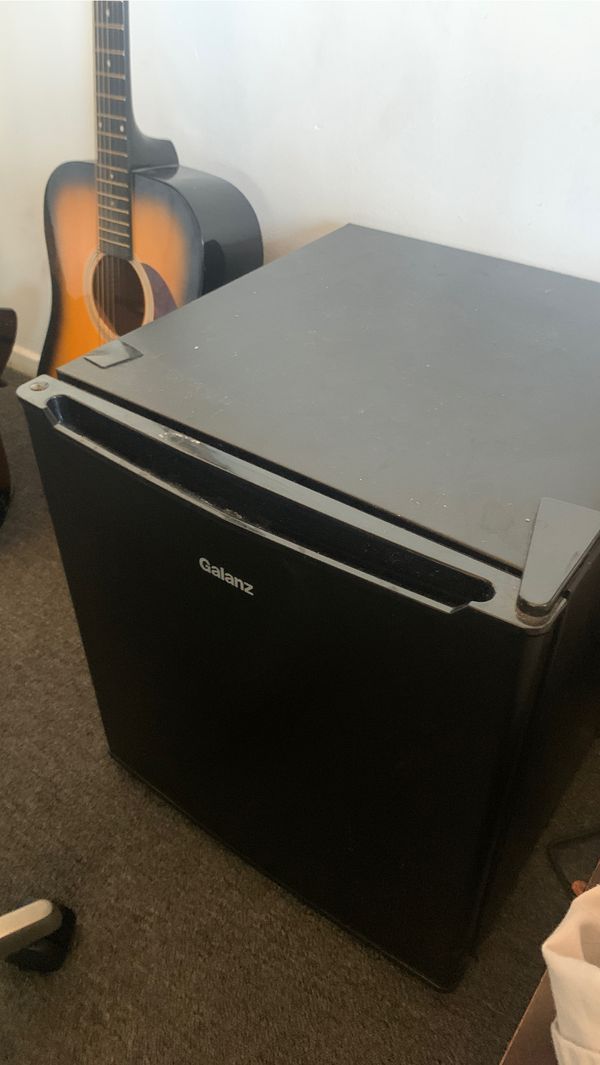 Galanz Mini Fridge for Sale in Los Angeles, CA - OfferUp