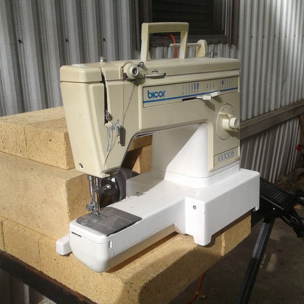 Bicor vx1005 zig zag sewing machine for Sale in Fayetteville, AR - OfferUp
